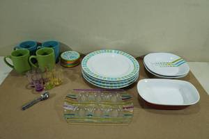 lot 194 image: Assorted Colorful Serving Pieces and Dishes