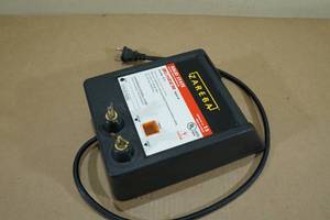 lot 208 image: Zareba Solid State Electric Fence Controller