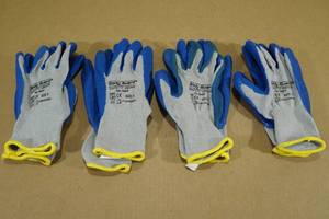 lot 233 image: 4 Pairs Body Guard Safety Gloves -Small