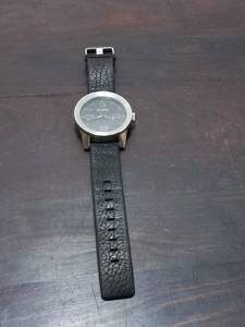 lot 48 image: Nixon Watch