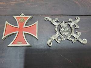 lot 122 image: Old Badges