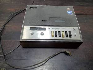 lot 132 image: Magnavox Stereo Tape Recorder