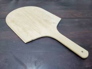 lot 133 image: Pizza Paddle