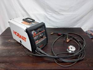 lot 149 image: Hobart Handler 140 115V Wire Feed Welder