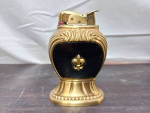lot 153 image: Vintage Zippo Style Lighter