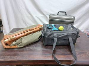 lot 160 image: Pet Carrier, Briefcase, And Luggage Bag