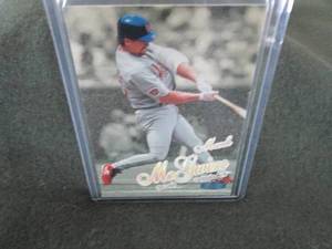 lot 14 image: Mark McGwire #208G (1998 Fleer Ultr...