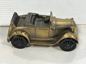 lot 9 image: 1985 Banthrico Metal 1929 Ford Metal Piggy Bank
