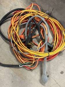 lot 14 image: Misc. Extension Cord Lot
