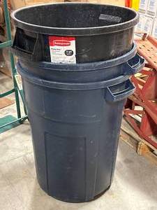 lot 26 image: Lot of 3 Heavy Duty 32 Gallon Garbage Cans
