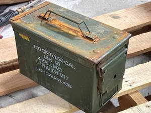 lot 32 image: Genuine Military .50 ca Ammo Can