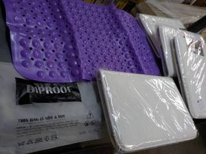 lot 28 image: Dip Proof Mat and 4 - 17 x 24 Mats...