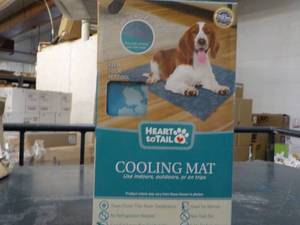 lot 72 image: Heart to Tail Reversible Pet Coolin...