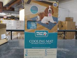 lot 73 image: Heart to Tail Reversible Pet Coolin...