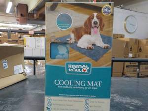 lot 74 image: Heart to Tail Reversible Pet Coolin...