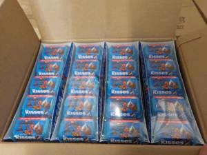 lot 230 image: 2 - 60 Ct Cases Hersheys Kisses Tr...