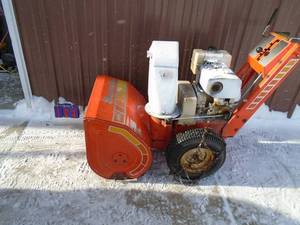 Simplicity snow blower. Appears to be 8 hp. Good used condition. Tested & works. As shown.