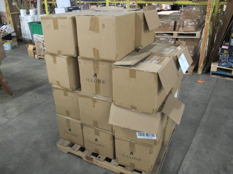 lot 15 image: Pallet of Roughly 120 4-Packs of B Grade Illure Candles - 5 inch and 7 inch Ivory, Gold, Silver - Working B Grade