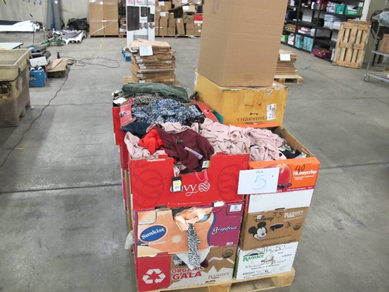 lot 5 image: Pallet of NEW Big Box Store Clothing (Womens and Boys) - Over 500 Items