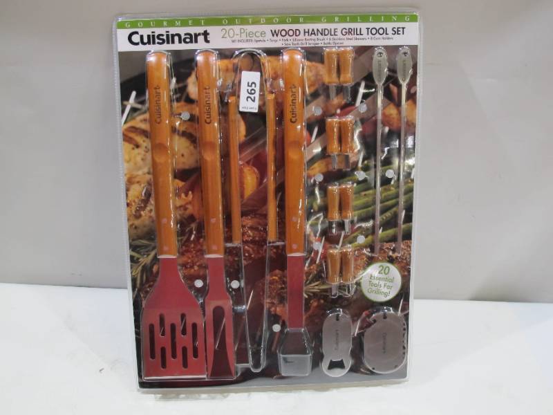 lot 152 image: NEW Cuisinart 20-Piece Wooden Handle Grill Set