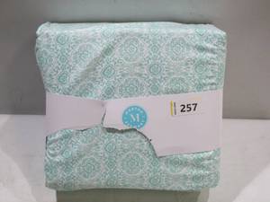 lot 257 image: NEW Martha Stewart Microfiber Sheet Set - King Size - Vine Medallion