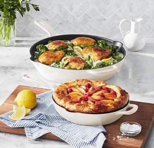 lot 271 image: NEW Members Mark 2-Piece Enamel Cast Iron Skillet Set - WHITE