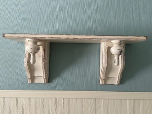 lot 23 image: Shabby Chic Style Decorative Wall Shelf