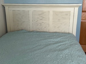 lot 14 image: Lovely Headboard and Decorative Bed Linens