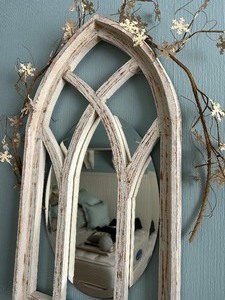 lot 28 image: Decorative Unique Wall Mirror