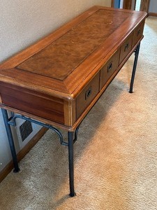 lot 8 image: Console Table