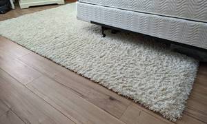 lot 62 image: Cream Shaggy Area Rug
