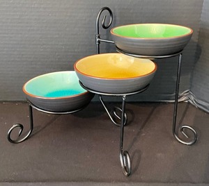 lot 91 image: Sensational Selection of Serving Pieces