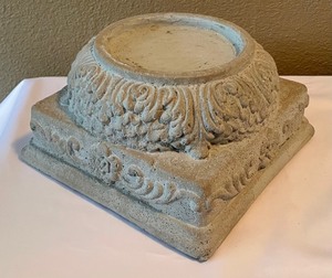 lot 99 image: Charming and Pottery Decor