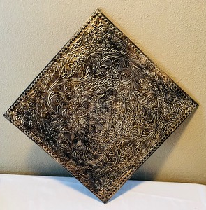 lot 98 image: Delightful Decor Grouping