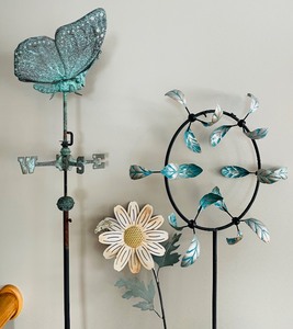 lot 135 image: Whimsical Outdoor Yard Art