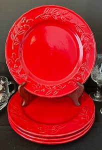 lot 137 image: Holiday Dishware Grouping