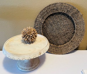 lot 140 image: Darling Decor