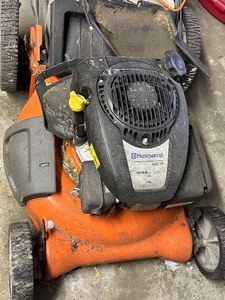 lot 115 image: Husqvarna Push Lawnmower