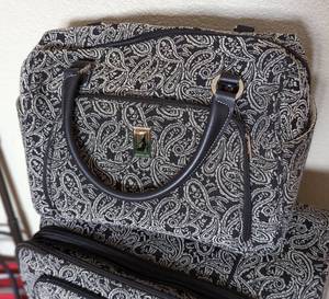 lot 80 image: Assorted Luggage
