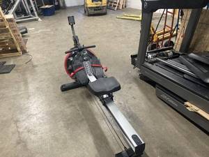 lot 16 image: Life Fitness water rower