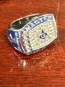 lot 25 image: Master Mason Ring (heavy) Size 11