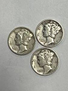 lot 26 image: Lot of 3 Silver Mercury Dimes