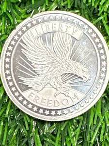 lot 36 image: 1oz .999 Silver Round