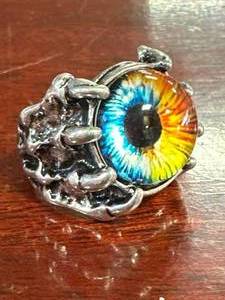 lot 69 image: Unique Gripping Eye Ring