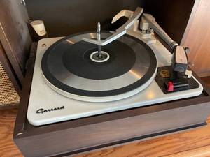 lot 59 image: 1960s General Electric Stereophonic AMFM Record Player Console
