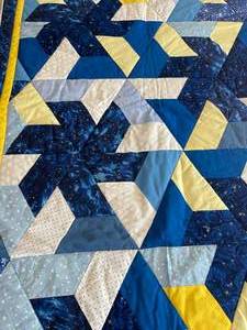 lot 70 image: Beautiful Shades of Blues Handmade Quilt