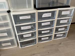 lot 72 image: Variety of Plastic Storage Organizers