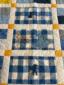 lot 75 image: Beautiful Handmade Quilt