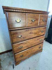 lot 88 image: Wooden 4 Drawer Dresser with Brass Handles