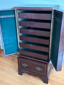 lot 4 image: Jewelry Armoire Cabinet